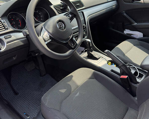 Серый Фольксваген Пассат, объемом двигателя 1.8 л и пробегом 149 тыс. км за 11900 $, фото 9 на Automoto.ua