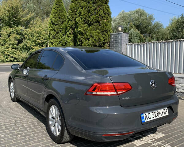Серый Фольксваген Пассат, объемом двигателя 1.6 л и пробегом 281 тыс. км за 14000 $, фото 3 на Automoto.ua