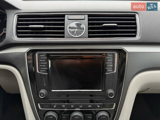 Серый Фольксваген Пассат, объемом двигателя 1.8 л и пробегом 189 тыс. км за 11800 $, фото 53 на Automoto.ua