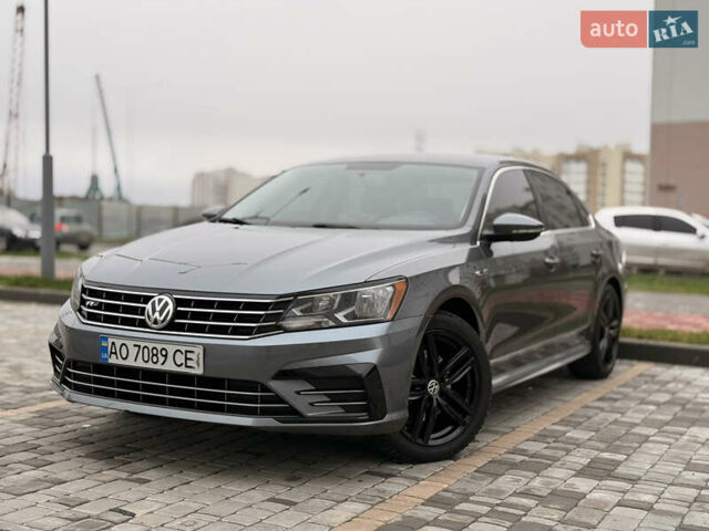 Серый Фольксваген Пассат, объемом двигателя 1.8 л и пробегом 128 тыс. км за 13800 $, фото 1 на Automoto.ua