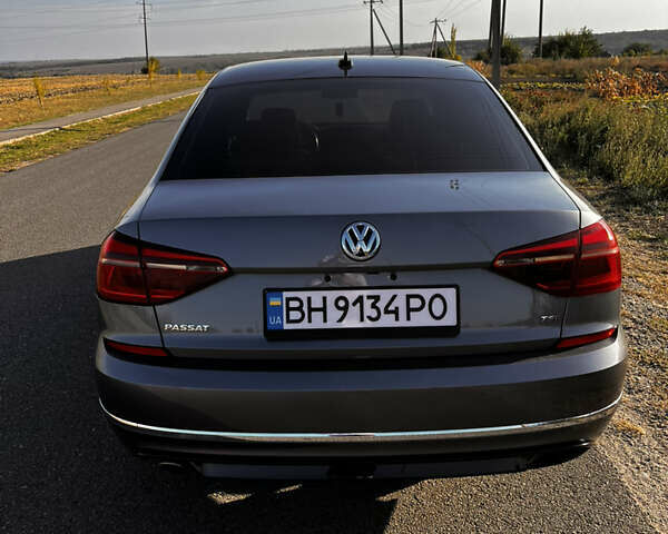 Серый Фольксваген Пассат, объемом двигателя 2 л и пробегом 139 тыс. км за 14500 $, фото 2 на Automoto.ua