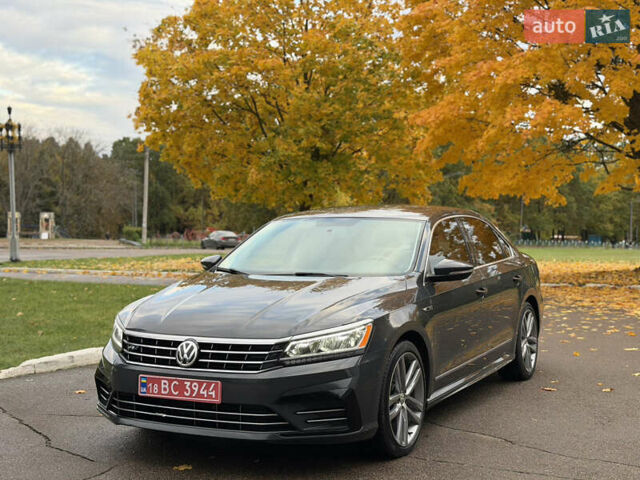 Серый Фольксваген Пассат, объемом двигателя 1.8 л и пробегом 189 тыс. км за 11800 $, фото 1 на Automoto.ua
