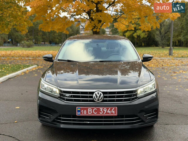 Серый Фольксваген Пассат, объемом двигателя 1.8 л и пробегом 189 тыс. км за 11800 $, фото 10 на Automoto.ua