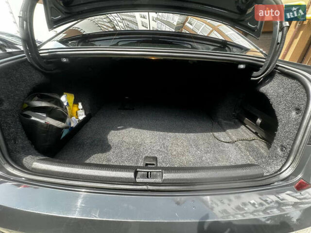 Серый Фольксваген Пассат, объемом двигателя 1.8 л и пробегом 137 тыс. км за 15000 $, фото 14 на Automoto.ua