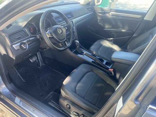 Сірий Фольксваген Пассат, об'ємом двигуна 1.8 л та пробігом 230 тис. км за 11900 $, фото 7 на Automoto.ua