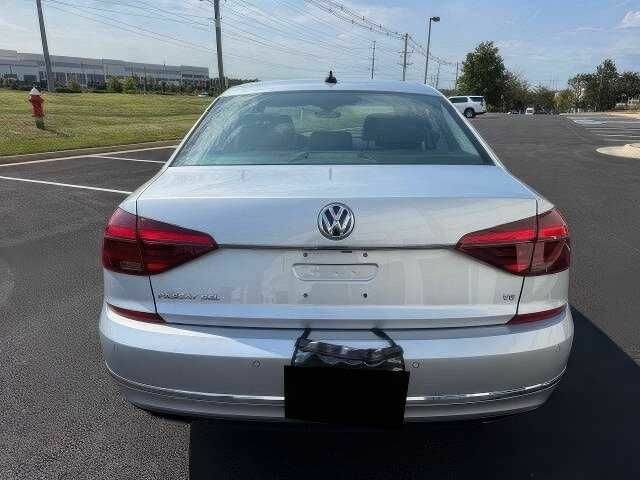 Сірий Фольксваген Пассат, об'ємом двигуна 3.6 л та пробігом 99 тис. км за 9500 $, фото 6 на Automoto.ua