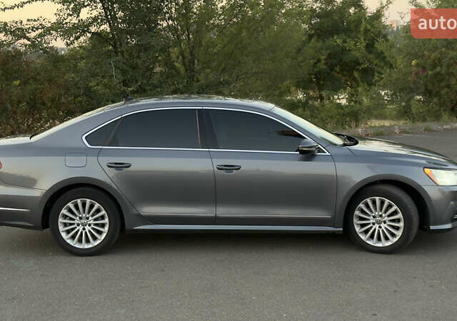 Сірий Фольксваген Пассат, об'ємом двигуна 1.8 л та пробігом 132 тис. км за 14000 $, фото 11 на Automoto.ua