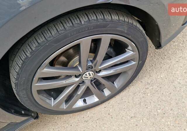 Серый Фольксваген Пассат, объемом двигателя 1.8 л и пробегом 183 тыс. км за 13700 $, фото 4 на Automoto.ua