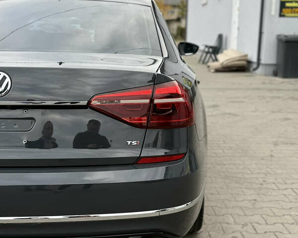 Серый Фольксваген Пассат, объемом двигателя 1.8 л и пробегом 255 тыс. км за 12500 $, фото 51 на Automoto.ua