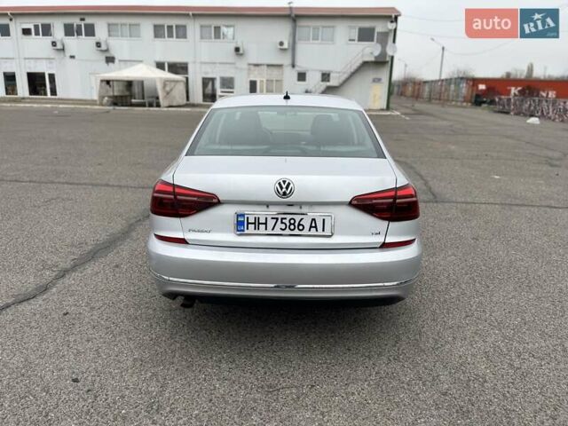Серый Фольксваген Пассат, объемом двигателя 1.8 л и пробегом 176 тыс. км за 12800 $, фото 3 на Automoto.ua
