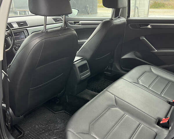 Серый Фольксваген Пассат, объемом двигателя 1.8 л и пробегом 175 тыс. км за 13300 $, фото 12 на Automoto.ua