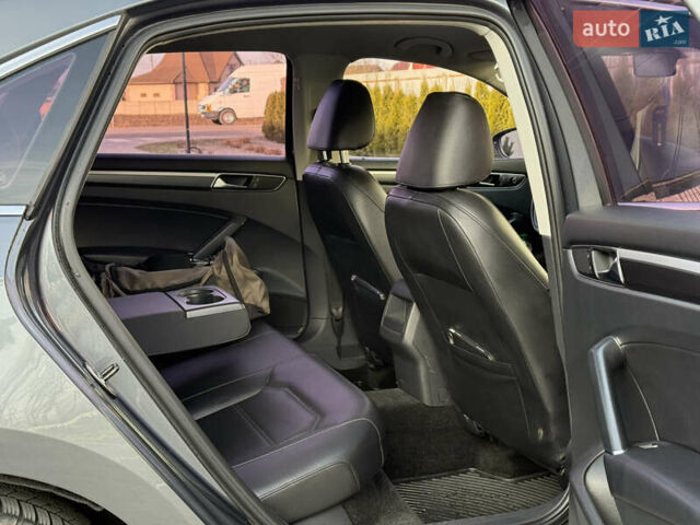 Серый Фольксваген Пассат, объемом двигателя 1.8 л и пробегом 235 тыс. км за 13800 $, фото 15 на Automoto.ua