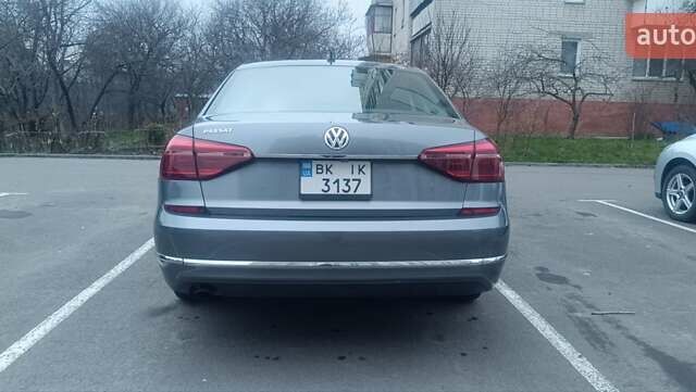 Серый Фольксваген Пассат, объемом двигателя 1.8 л и пробегом 187 тыс. км за 12750 $, фото 7 на Automoto.ua