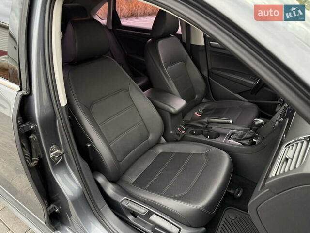 Фольксваген Пассат 2017 в Луцке на Automoto.ua Серый Фольксваген Пассат, объемом двигателя 1.8 л и пробегом 234 тыс. км за 14300 $, фото 12 на Automoto.ua