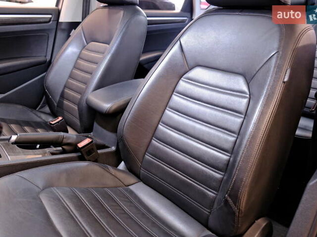 Серый Фольксваген Пассат, объемом двигателя 1.8 л и пробегом 180 тыс. км за 14800 $, фото 28 на Automoto.ua