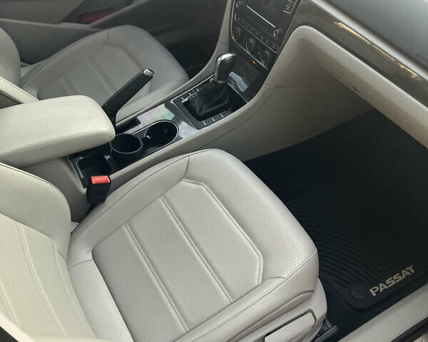 Серый Фольксваген Пассат, объемом двигателя 1.8 л и пробегом 69 тыс. км за 17000 $, фото 7 на Automoto.ua