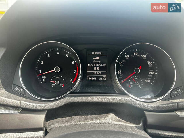 Серый Фольксваген Пассат, объемом двигателя 1.8 л и пробегом 137 тыс. км за 15000 $, фото 2 на Automoto.ua