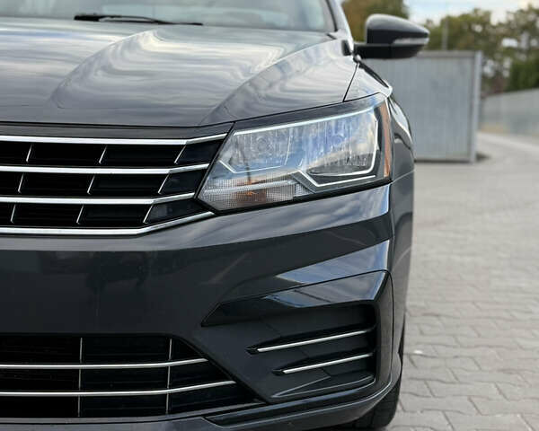 Серый Фольксваген Пассат, объемом двигателя 1.8 л и пробегом 255 тыс. км за 12500 $, фото 26 на Automoto.ua