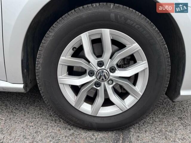 Серый Фольксваген Пассат, объемом двигателя 1.8 л и пробегом 176 тыс. км за 12800 $, фото 14 на Automoto.ua