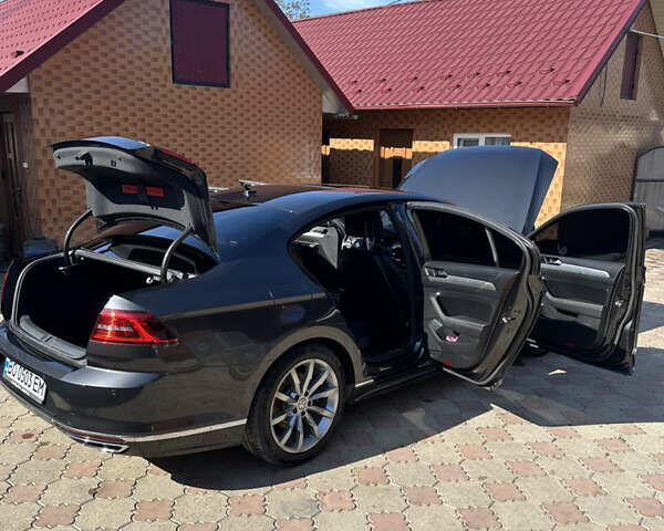 Серый Фольксваген Пассат, объемом двигателя 1.97 л и пробегом 260 тыс. км за 17800 $, фото 7 на Automoto.ua