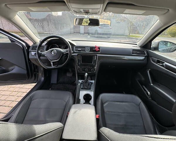 Сірий Фольксваген Пассат, об'ємом двигуна 1.8 л та пробігом 110 тис. км за 15000 $, фото 4 на Automoto.ua