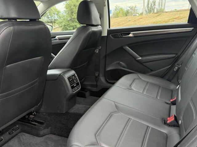 Сірий Фольксваген Пассат, об'ємом двигуна 1.8 л та пробігом 52 тис. км за 16950 $, фото 4 на Automoto.ua