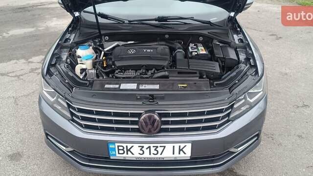 Серый Фольксваген Пассат, объемом двигателя 1.8 л и пробегом 187 тыс. км за 12750 $, фото 29 на Automoto.ua