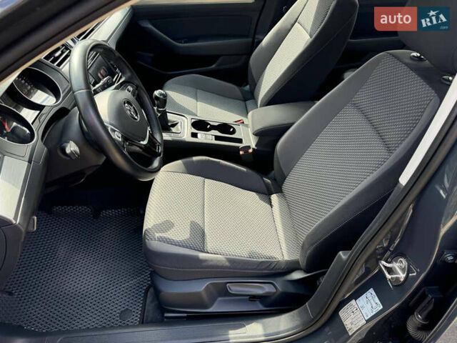 Сірий Фольксваген Пассат, об'ємом двигуна 1.6 л та пробігом 230 тис. км за 12500 $, фото 13 на Automoto.ua