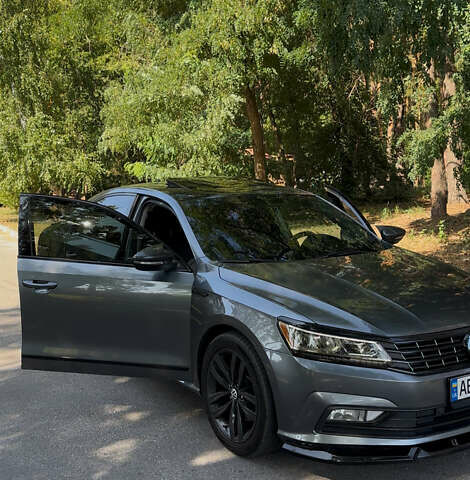 Серый Фольксваген Пассат, объемом двигателя 1.8 л и пробегом 120 тыс. км за 17400 $, фото 1 на Automoto.ua