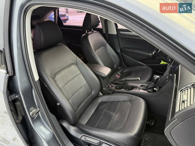 Серый Фольксваген Пассат, объемом двигателя 1.8 л и пробегом 236 тыс. км за 13200 $, фото 15 на Automoto.ua