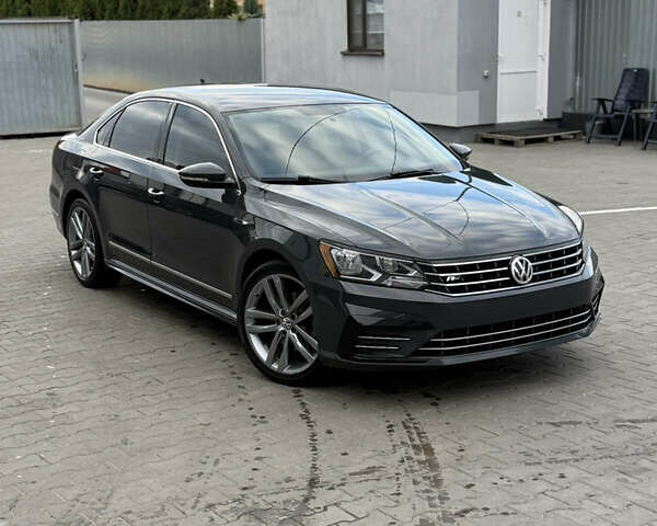 Серый Фольксваген Пассат, объемом двигателя 1.8 л и пробегом 255 тыс. км за 12500 $, фото 29 на Automoto.ua