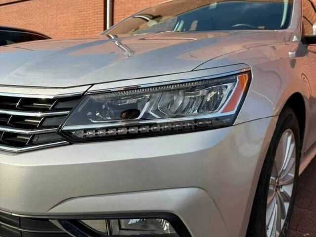 Серый Фольксваген Пассат, объемом двигателя 1.8 л и пробегом 120 тыс. км за 9200 $, фото 7 на Automoto.ua