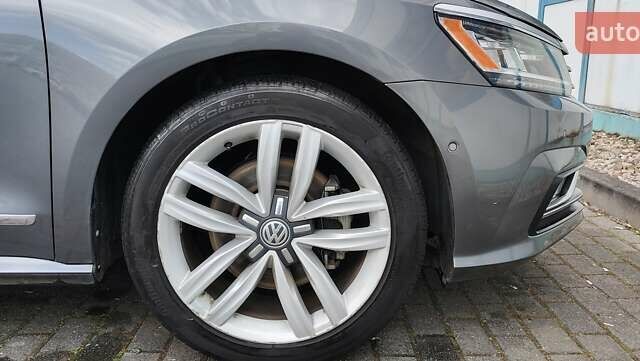 Серый Фольксваген Пассат, объемом двигателя 1.8 л и пробегом 64 тыс. км за 18000 $, фото 9 на Automoto.ua