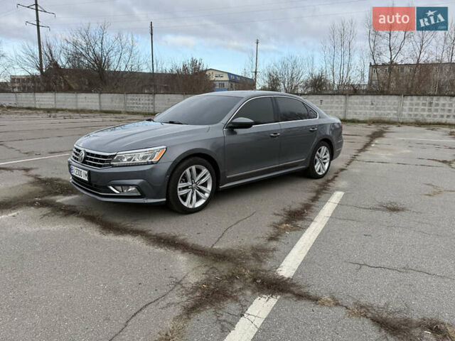 Серый Фольксваген Пассат, объемом двигателя 1.8 л и пробегом 200 тыс. км за 14300 $, фото 1 на Automoto.ua