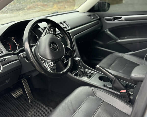 Сірий Фольксваген Пассат, об'ємом двигуна 1.8 л та пробігом 208 тис. км за 11800 $, фото 13 на Automoto.ua