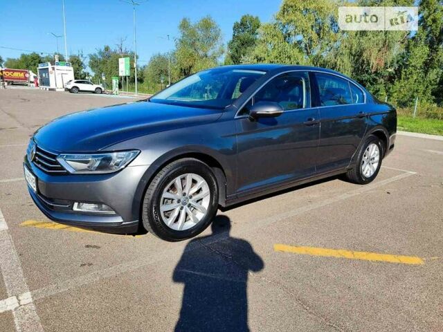 Серый Фольксваген Пассат, объемом двигателя 1.6 л и пробегом 260 тыс. км за 15100 $, фото 4 на Automoto.ua