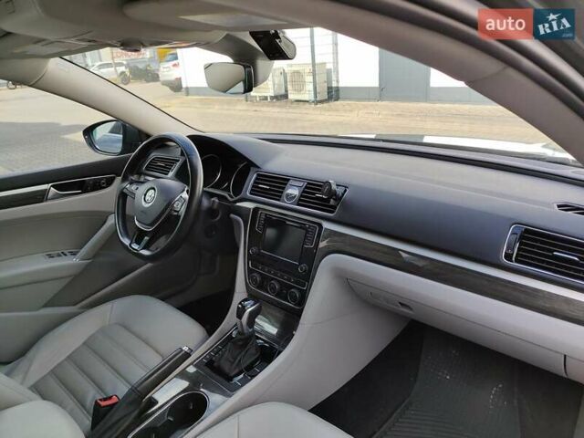 Серый Фольксваген Пассат, объемом двигателя 1.8 л и пробегом 64 тыс. км за 18000 $, фото 21 на Automoto.ua