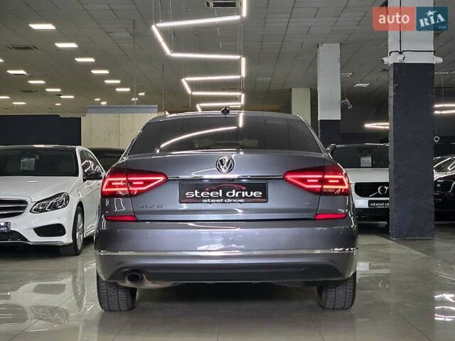 Сірий Фольксваген Пассат, об'ємом двигуна 2 л та пробігом 195 тис. км за 13699 $, фото 1 на Automoto.ua