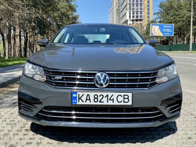 Серый Фольксваген Пассат, объемом двигателя 1.8 л и пробегом 128 тыс. км за 12000 $, фото 1 на Automoto.ua