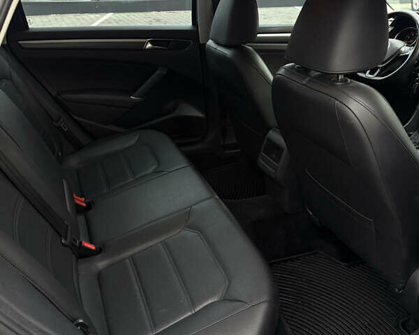 Серый Фольксваген Пассат, объемом двигателя 1.8 л и пробегом 255 тыс. км за 12500 $, фото 45 на Automoto.ua