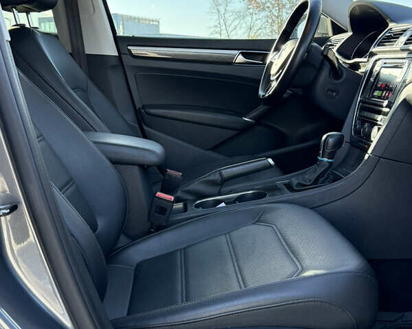 Сірий Фольксваген Пассат, об'ємом двигуна 1.8 л та пробігом 193 тис. км за 15000 $, фото 22 на Automoto.ua