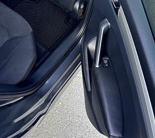 Сірий Фольксваген Пассат, об'ємом двигуна 2 л та пробігом 174 тис. км за 10900 $, фото 4 на Automoto.ua