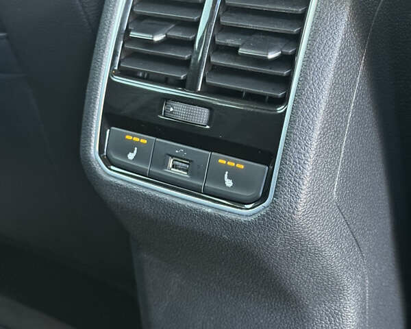 Сірий Фольксваген Пассат, об'ємом двигуна 1.8 л та пробігом 193 тис. км за 15000 $, фото 16 на Automoto.ua