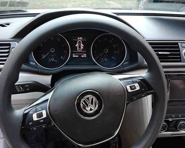 Серый Фольксваген Пассат, объемом двигателя 1.8 л и пробегом 157 тыс. км за 14000 $, фото 9 на Automoto.ua