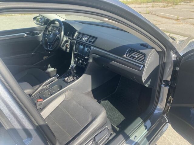 Сірий Фольксваген Пассат, об'ємом двигуна 1.8 л та пробігом 230 тис. км за 11900 $, фото 5 на Automoto.ua