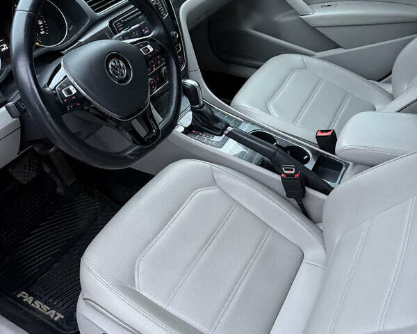 Серый Фольксваген Пассат, объемом двигателя 1.8 л и пробегом 104 тыс. км за 14800 $, фото 28 на Automoto.ua