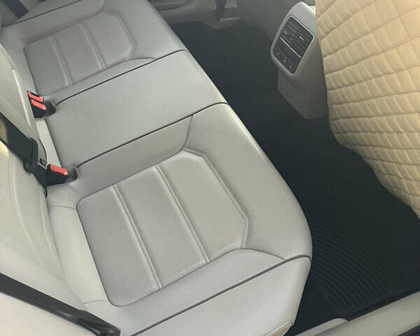 Серый Фольксваген Пассат, объемом двигателя 1.8 л и пробегом 69 тыс. км за 17000 $, фото 5 на Automoto.ua