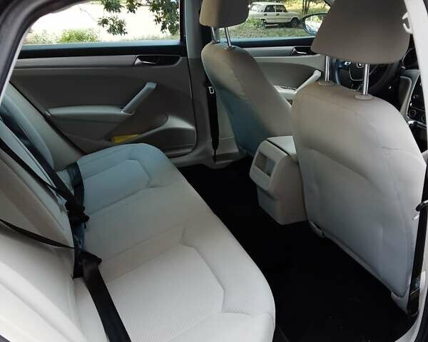 Серый Фольксваген Пассат, объемом двигателя 1.8 л и пробегом 157 тыс. км за 14000 $, фото 13 на Automoto.ua