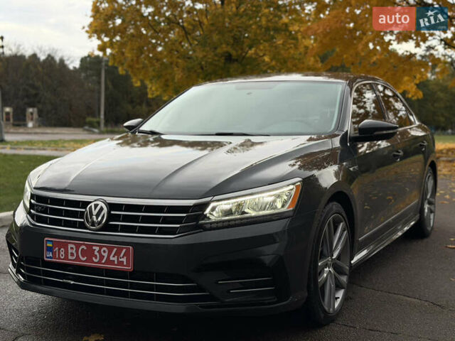 Серый Фольксваген Пассат, объемом двигателя 1.8 л и пробегом 189 тыс. км за 11800 $, фото 14 на Automoto.ua