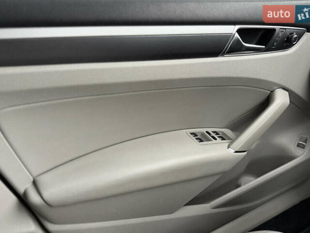 Серый Фольксваген Пассат, объемом двигателя 1.8 л и пробегом 189 тыс. км за 11800 $, фото 54 на Automoto.ua